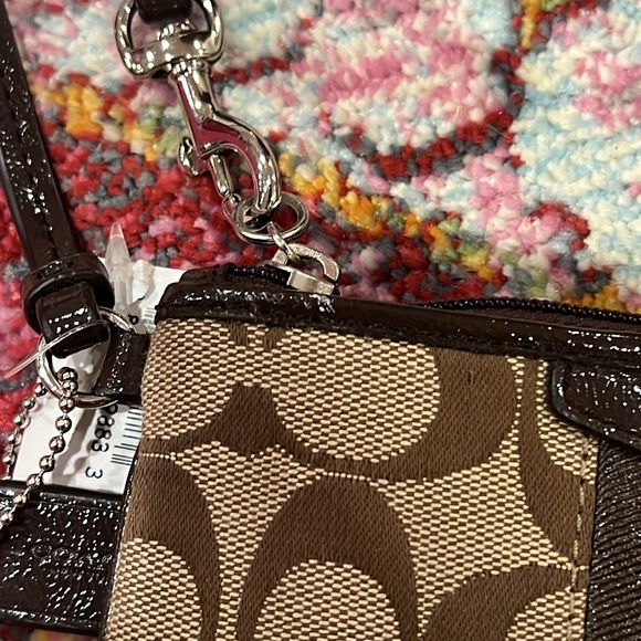 Coach wristlet - Picture 4 of 4